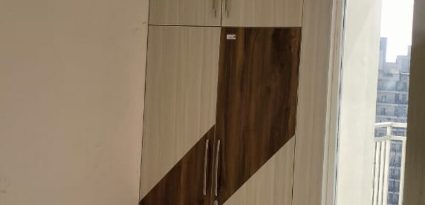 Flat Available for Rent 850 sq Feet in Mahagun Mantra Society at Sidhi Tower.