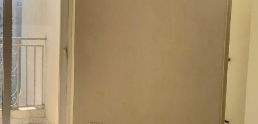 Flat Available for Rent 850 sq Feet in Mahagun Mantra Society at Sidhi Tower.