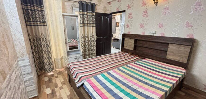 FULLY FURNISHED FLAT  Available for Rent 1025 sq Feet in Mahagun Mantra Society at Sidhi Tower.