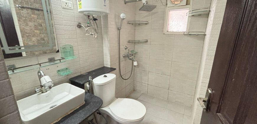 FULLY FURNISHED FLAT  Available for Rent 1025 sq Feet in Mahagun Mantra Society at Sidhi Tower.