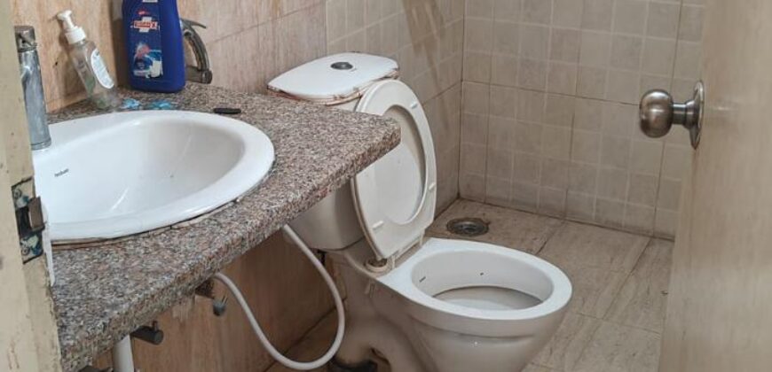 Flat Available for Rent 1025 sq Feet in Mahagun Mantra Society.