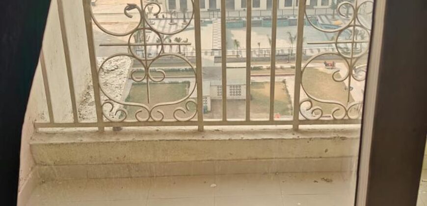 Flat Available for Rent 1025 sq Feet in Mahagun Mantra Society.