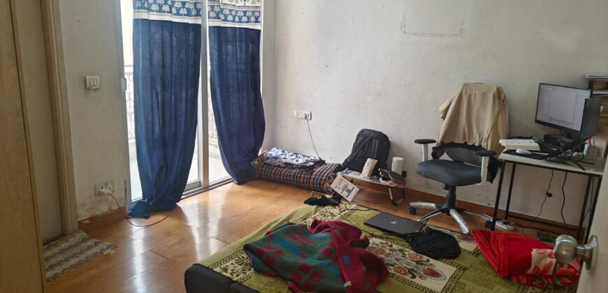 Flat Available for Rent 1025 sq Feet in Mahagun Mantra Society.