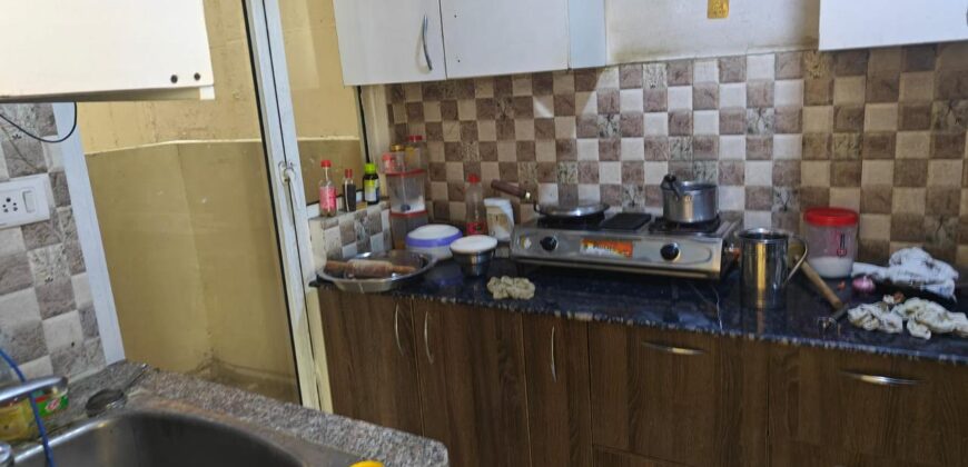 Flat Available for Rent 1025 sq Feet in Mahagun Mantra Society.