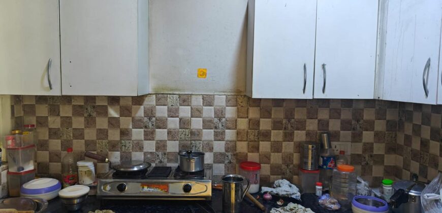 Flat Available for Rent 1025 sq Feet in Mahagun Mantra Society.