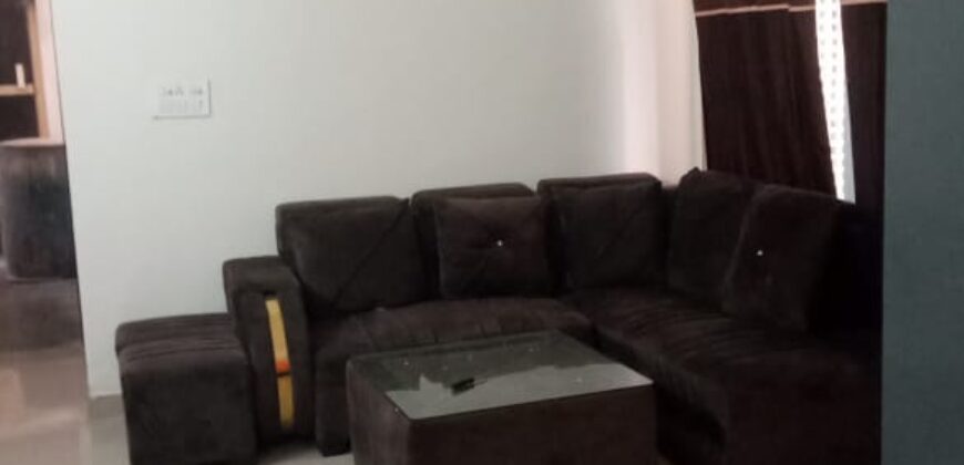 Flat Available for Rent 1400 sq Feet in Mahagun Mantra Society at Sidhi Tower.