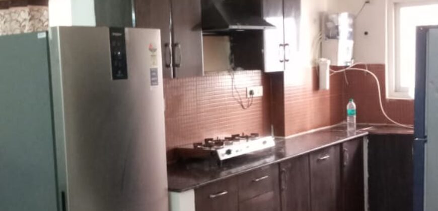 Flat Available for Rent 1400 sq Feet in Mahagun Mantra Society at Sidhi Tower.