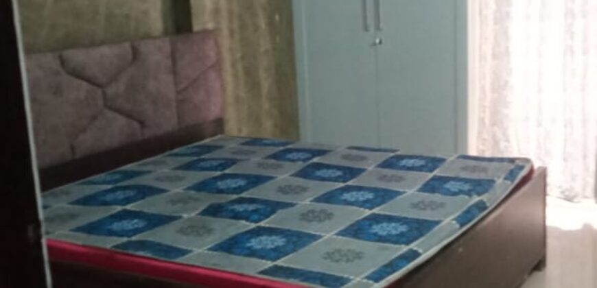 Flat Available for Rent 1400 sq Feet in Mahagun Mantra Society at Sidhi Tower.