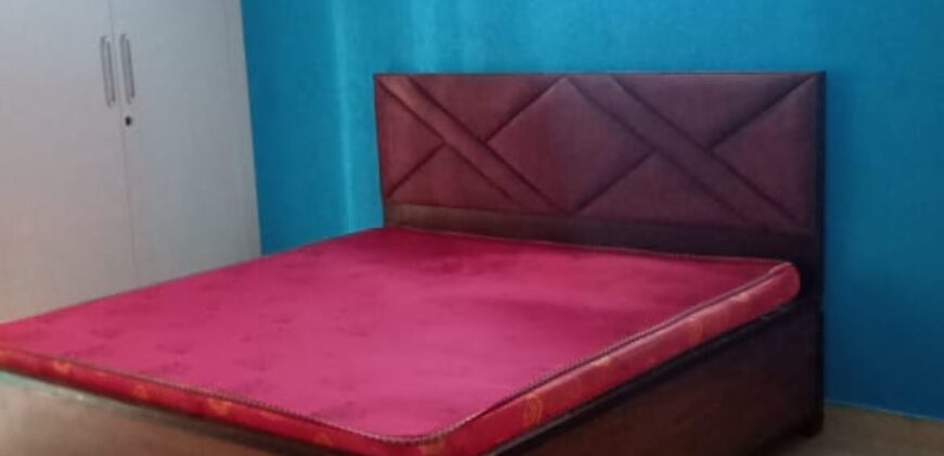 Flat Available for Rent 1400 sq Feet in Mahagun Mantra Society at Sidhi Tower.