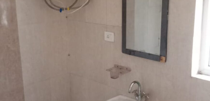 Flat Available for Rent 1400 sq Feet in Mahagun Mantra Society at Sidhi Tower.